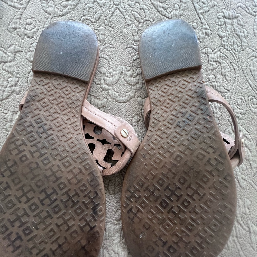 Tory Burch Tan Sandals with Logo Detail - Picture 3 of 3